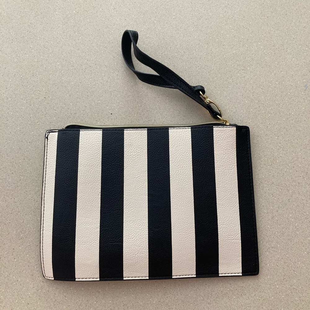 Betsey Johnson wristlet/bag - Picture 3 of 5